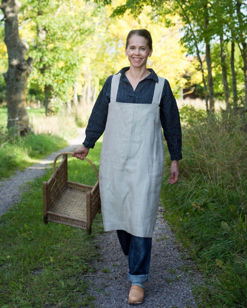 Square Cross Apron: Natural