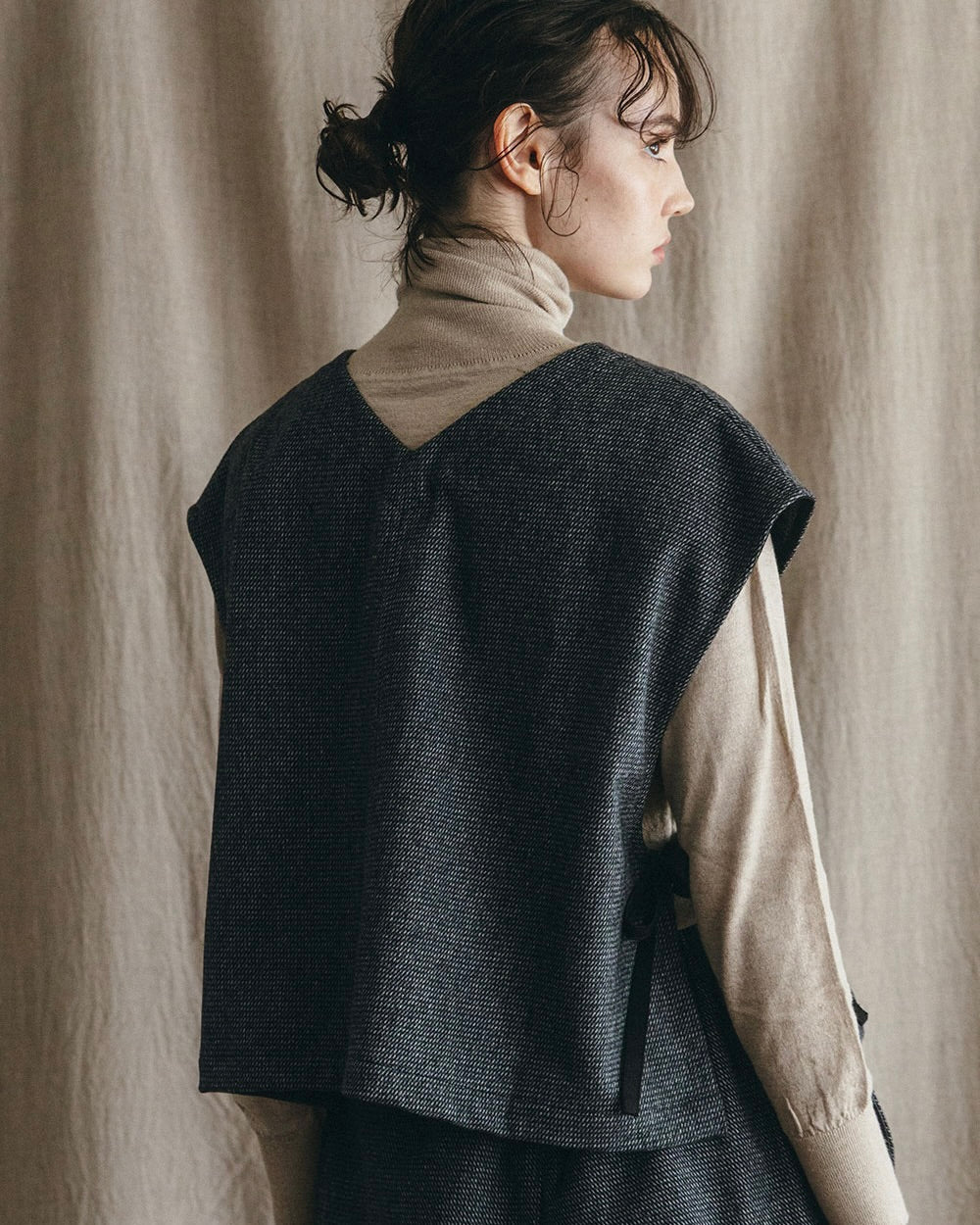 Roze Vest: Wool Black Check