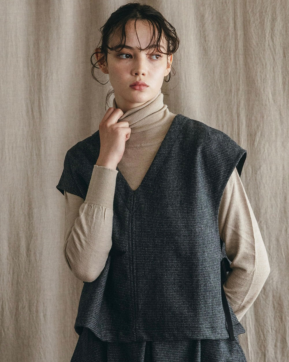 Roze Vest: Wool Black Check