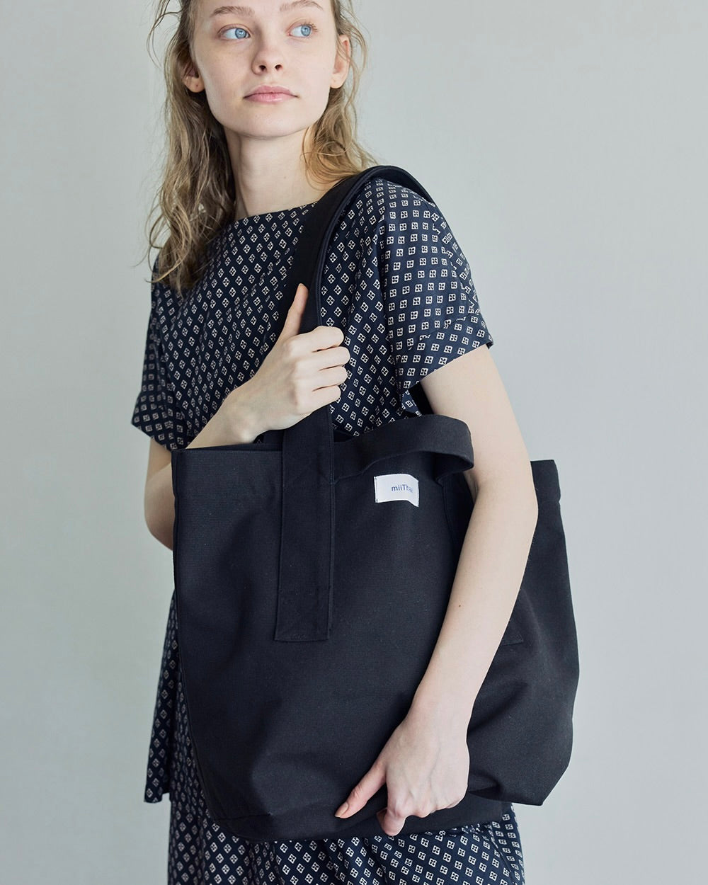 Tokri Bag: Black