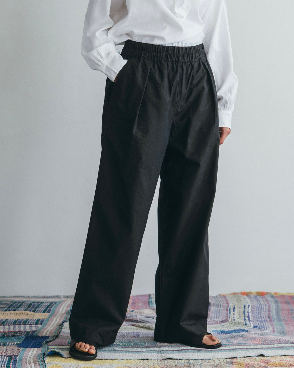 Saliha Pant: Black