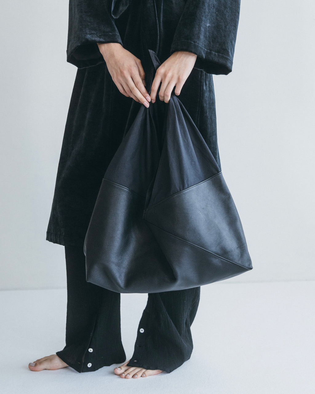 Azuma Bag: Black: Medium