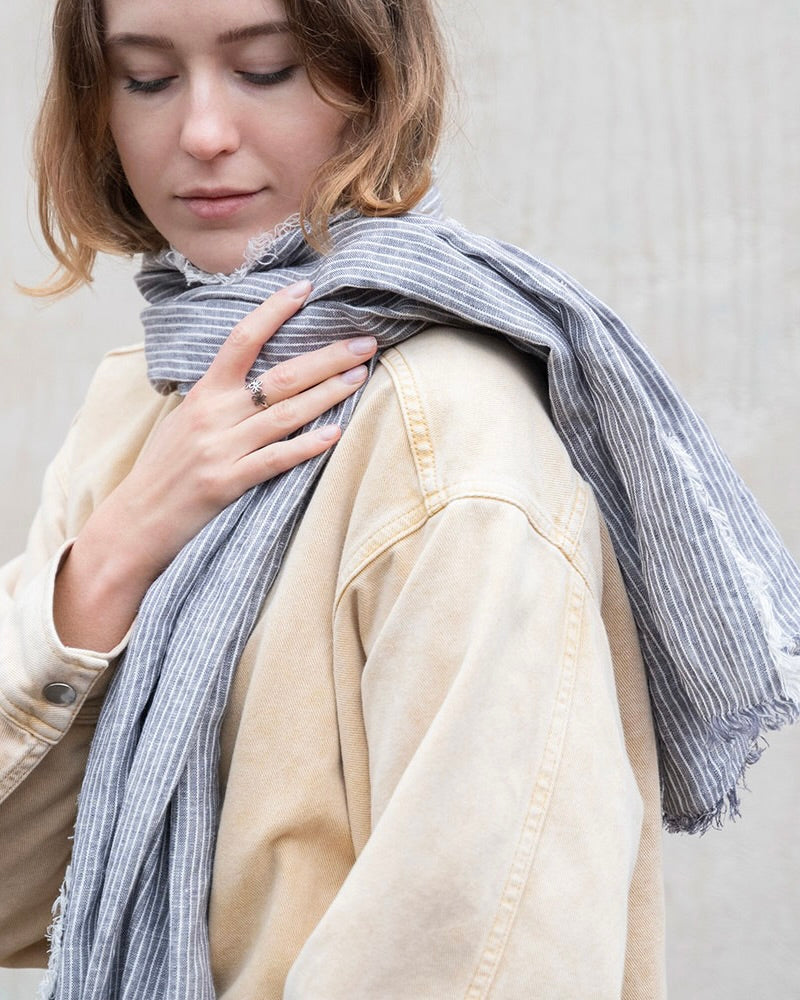 Tuz Scarf: Grey White Stripe