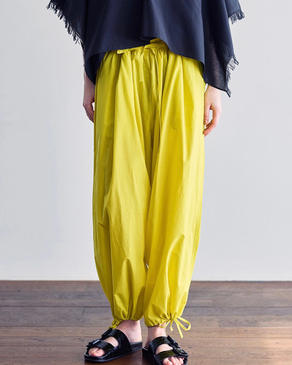 Terri Pant: Yellow