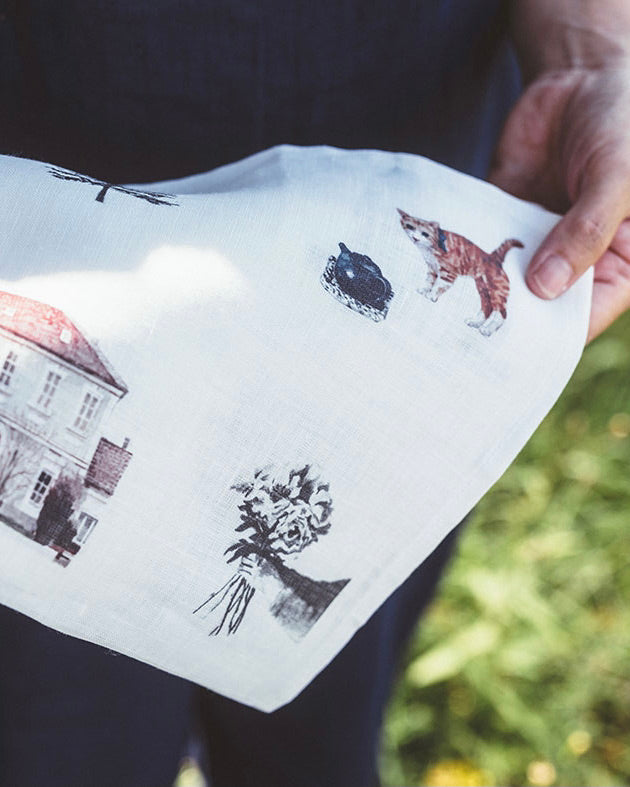 Handkerchief-Misato Ogihara: Living with Cats