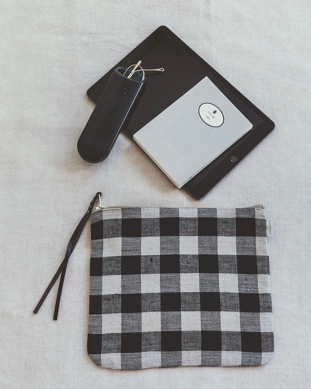 Canna Pouch Large: Black Natural Check