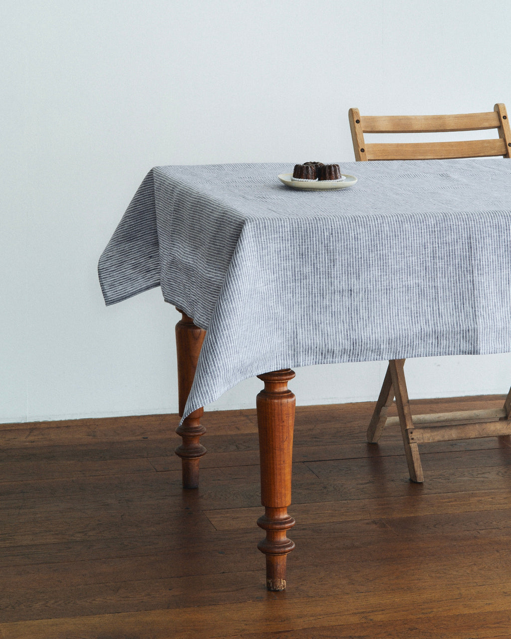 Tablecloth: Grey White Thin Stripe